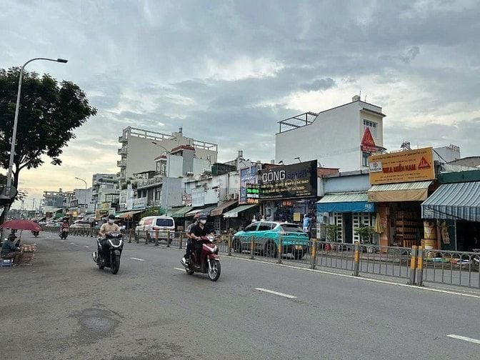  Bán nhà mặt tiền đường 30m Lê Đức Thọ 151m2 ngang 5.1m 4 tầng BTCT ng