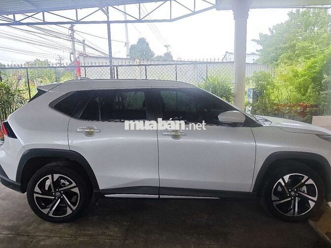 Toyota Yaris cross băn xăng