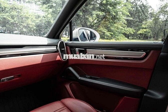 Cayenne Coupe Model 2023 màu trắng nt đỏ siêu đẹp