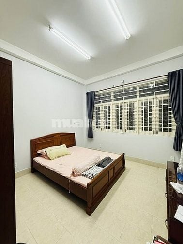 Chỉ 2 tỷ 680. Nhà 64m2 gần chợ Trần Hữu Trang, xây 3 tầng. Hẻm 6m, SHR