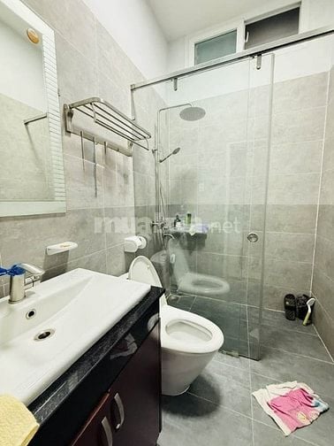 Chỉ 2 tỷ 680. Nhà 64m2 gần chợ Trần Hữu Trang, xây 3 tầng. Hẻm 6m, SHR