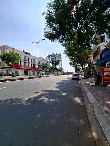 Bán nhà mặt tiền Lê Văn Việt Quận 9 kề bên Công Viên giá 24 tỷ