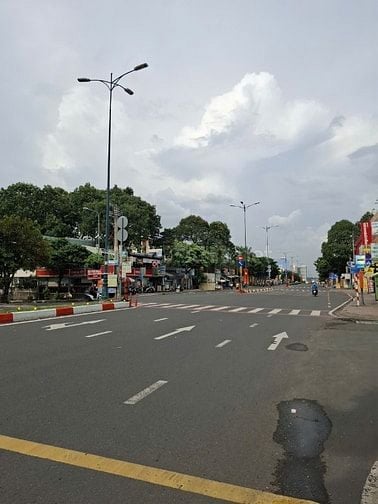 Bán nhà mặt tiền Lê Văn Việt Quận 9 kề bên Công Viên giá 24 tỷ