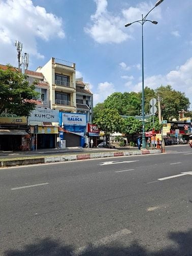 Bán nhà mặt tiền Lê Văn Việt Quận 9 kề bên Công Viên giá 24 tỷ