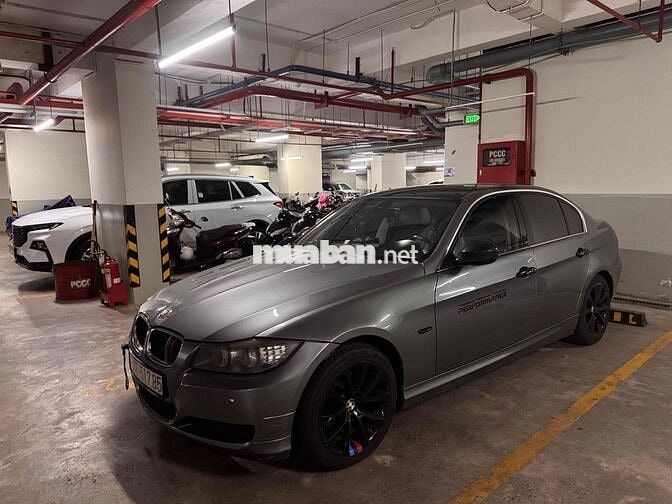 BMW 320i E90