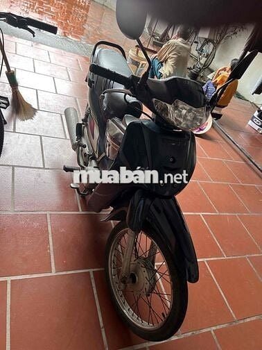 nha co chiec xe khong dung den can ban