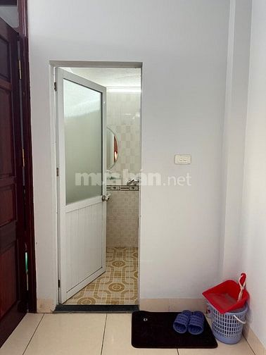 Cho nữ thuê phòng trọ chung chủ, ngõ 235 Nguyễn Trãi, Q. Thạn Xuân