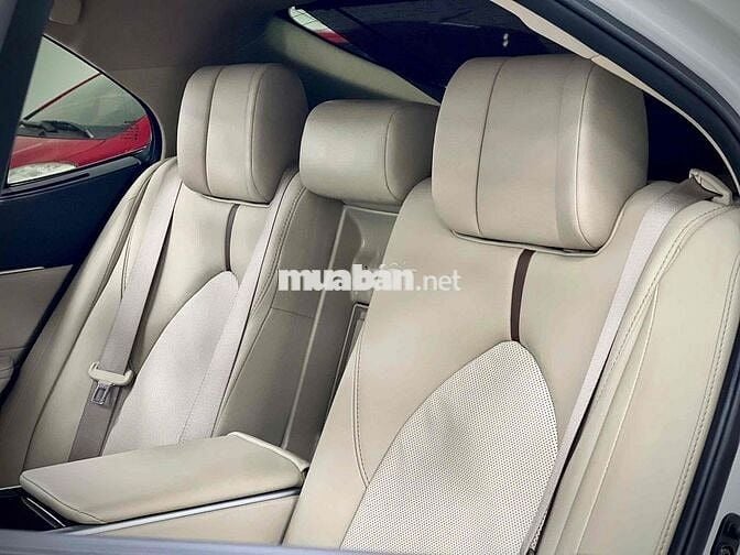 🚘 Toyota Camry 2.0Q 2022 - Đăng kí lần đầu 12/2022