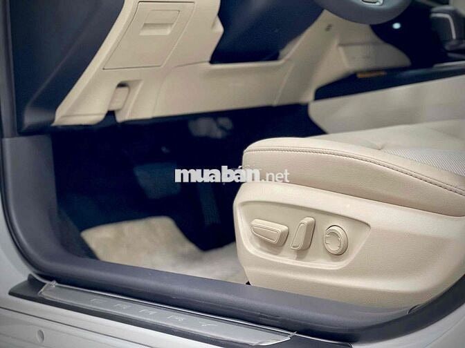 🚘 Toyota Camry 2.0Q 2022 - Đăng kí lần đầu 12/2022