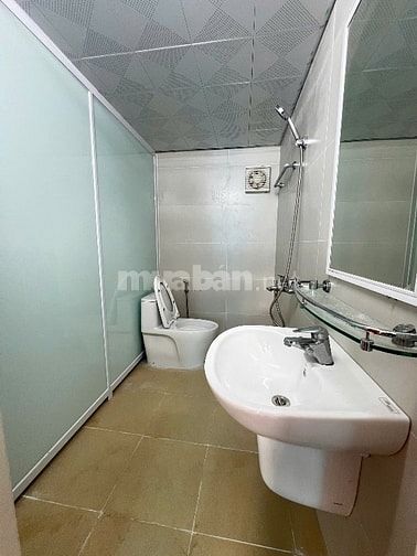 Cho thuê căn hộ chung cư mặt đường Trần Thái Tông Cầu Giấy Hà Nội