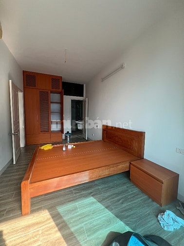 Cho thuê căn hộ chung cư mặt đường Trần Thái Tông Cầu Giấy Hà Nội