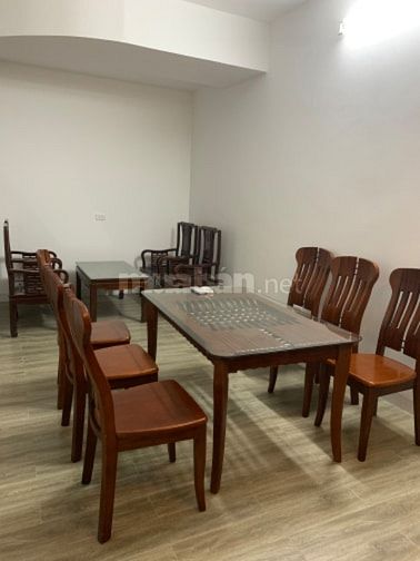 Cho thuê căn hộ chung cư mặt đường Trần Thái Tông Cầu Giấy Hà Nội