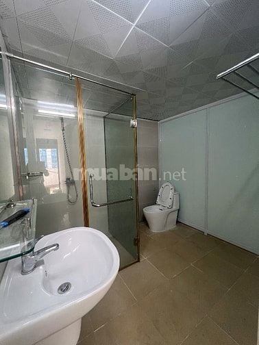 Cho thuê căn hộ chung cư mặt đường Trần Thái Tông Cầu Giấy Hà Nội
