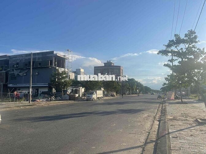 KĐT số 4: vị trí Vip, dt 171m2, đường Nguyễn Gia Thiều