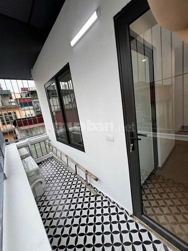 Hai Bà Trưng - Nhà 4 tầng xây mới - 30m ra mặt phố ô tô tránh - 5.9 tỷ