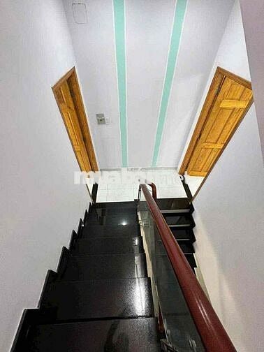 nhà 1 trệt 3 lầu 4 phòng ngủ 5wc sân thượng, hẻm mã lò