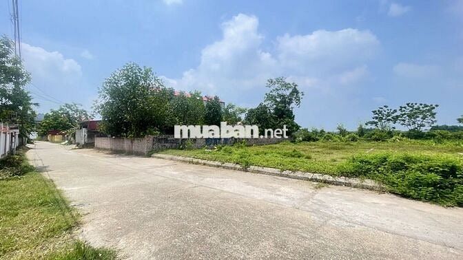 Chính Chủ gửi bán mảnh đất đẹp Hiền Ninh - 3 Mặt ô tô tránh - Sổ đẹp
