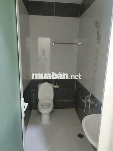 Nguyên Căn 4x18m nhà mới , đường trước nhà 9m , 1T 2L - 4PN có sân