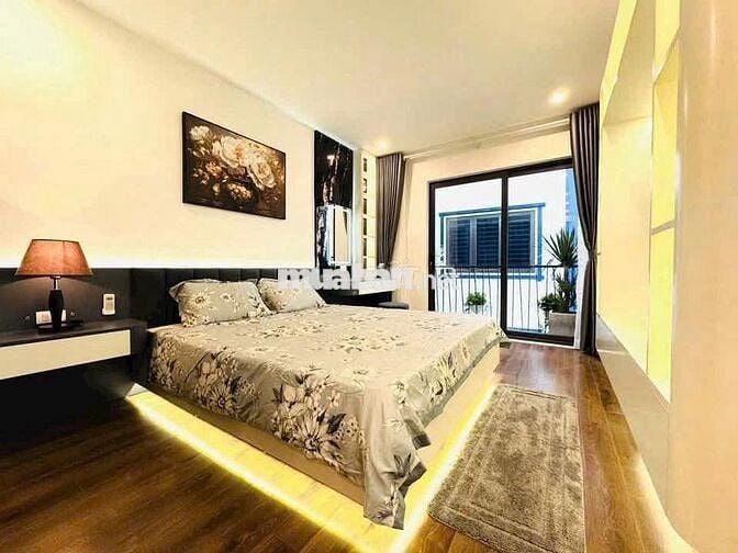 Em đang cần bán nhà 5t,40m tại Bà Triệu,HĐ,mới xây,ngõ to chỉ 8t