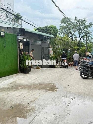 Nhà 1 trẹt 2 lầu . ngay Hà Huy Giáp vào 100m. dt 4x18m