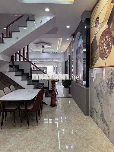 Nhà 1 trẹt 2 lầu . ngay Hà Huy Giáp vào 100m. dt 4x18m