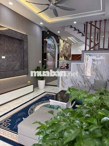 Nhà 1 trẹt 2 lầu . ngay Hà Huy Giáp vào 100m. dt 4x18m