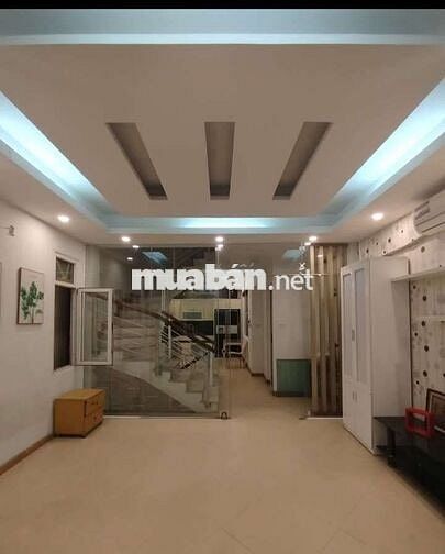 Tôi cần bán nhà mặt ngõ Văn Cao, 5tầng full nội thất.