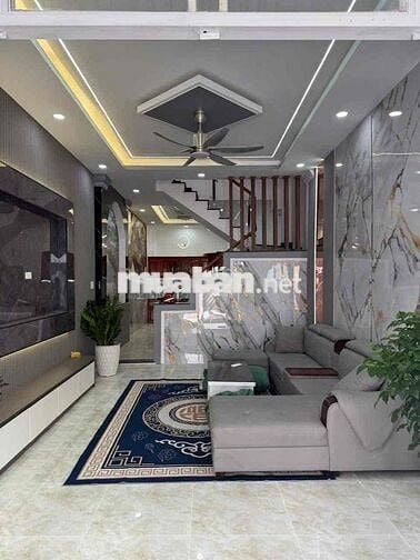 Nhà 1 trẹt 2 lầu . ngay Hà Huy Giáp vào 100m. dt 4x18m
