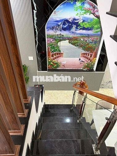 Nhà 1 trẹt 2 lầu . ngay Hà Huy Giáp vào 100m. dt 4x18m