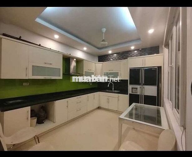 Tôi cần bán nhà mặt ngõ Văn Cao, 5tầng full nội thất.