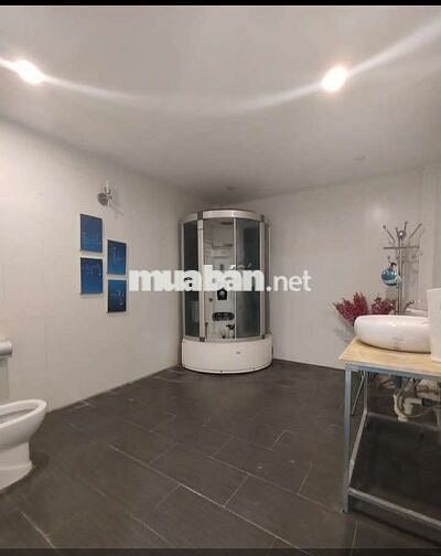 Tôi cần bán nhà mặt ngõ Văn Cao, 5tầng full nội thất.
