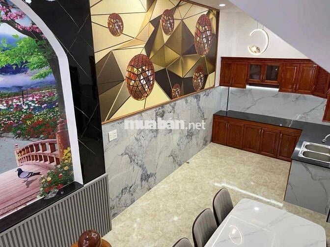 Nhà 1 trẹt 2 lầu . ngay Hà Huy Giáp vào 100m. dt 4x18m