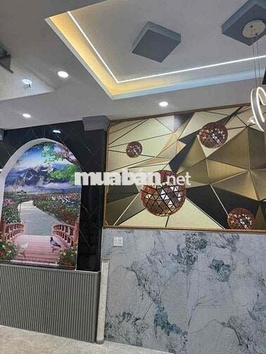 Nhà 1 trẹt 2 lầu . ngay Hà Huy Giáp vào 100m. dt 4x18m