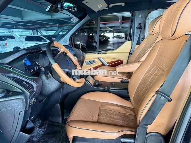 Ford Transit 2019 Limousine rất đẹp hỗ trợ vay 70%