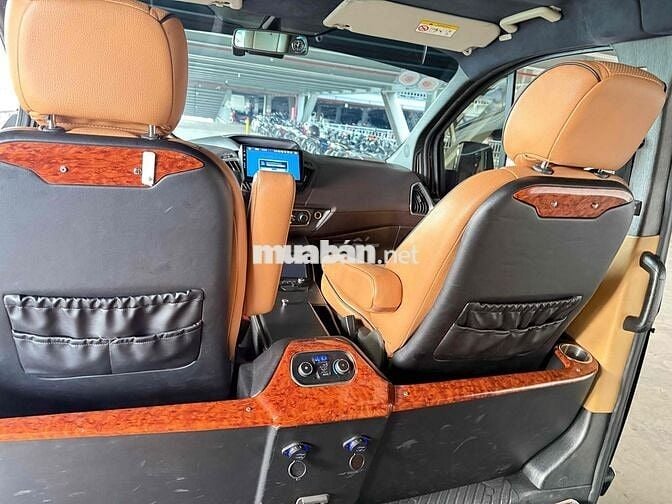 Ford Transit 2019 Limousine rất đẹp hỗ trợ vay 70%