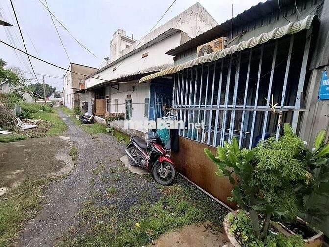 Nhà mt xtt2 hóc môn sát vành đai 3
