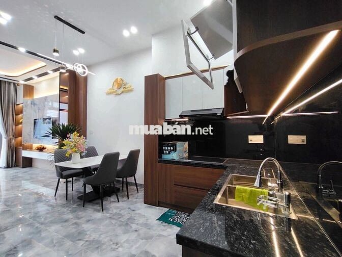 GIÁ RẺ BẤT NGỜ - NHÀ MẶT TIỀN 80M2 TRUNG TÂM THỦ DẦU MỘT