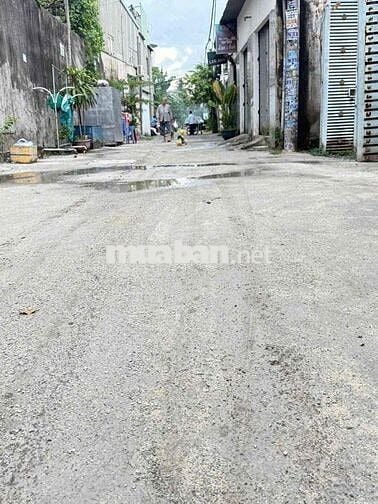 Nhà 1 trẹt 2 lầu . ngay Hà Huy Giáp vào 100m. dt 4x18m