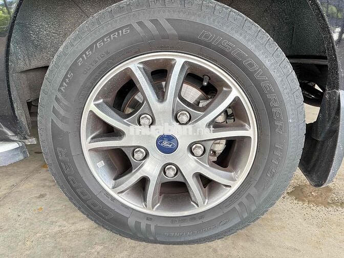 Ford Transit 2019 Limousine rất đẹp hỗ trợ vay 70%