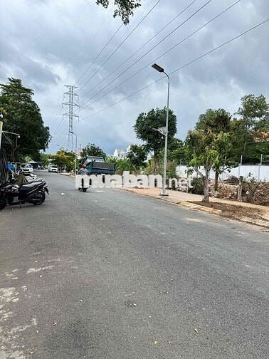 Nhà nguyên căn 4 phòng ngủ, căn góc mặt tiền hẻm 8m