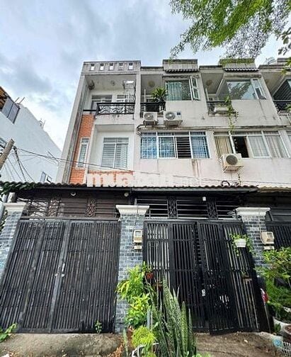 Nhà nguyên căn 4 phòng ngủ, căn góc mặt tiền hẻm 8m