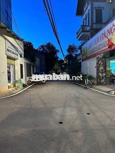 Nhỉnh 4 tỷ - Đất mặt đường kinh doanh - Bán tải tránh nhau.