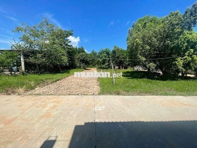 Bán 1 lô 225m2 làm nhà vườn , vị trí đẹp, sổ sẵn