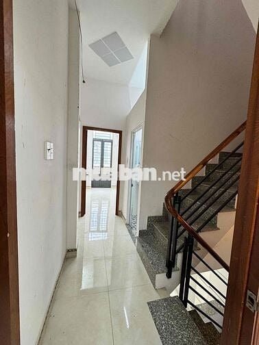 Nhà nguyên căn, 4 phòng ngủ, ngay cầu Long Kiển Lê Văn Lương