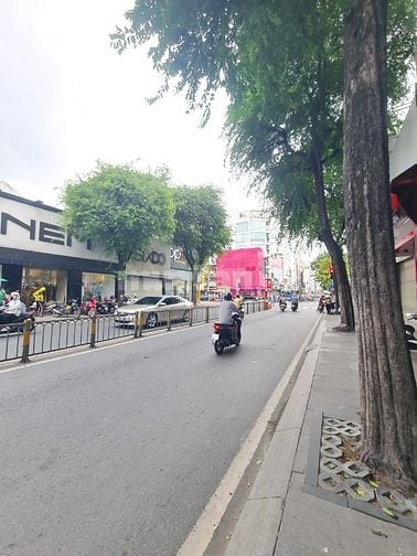 Siêu hiếm. MT Hai Bà Trưng- 12,2 X 20m CN 215m2.5T-HĐT 185tr/T-  107tỷ