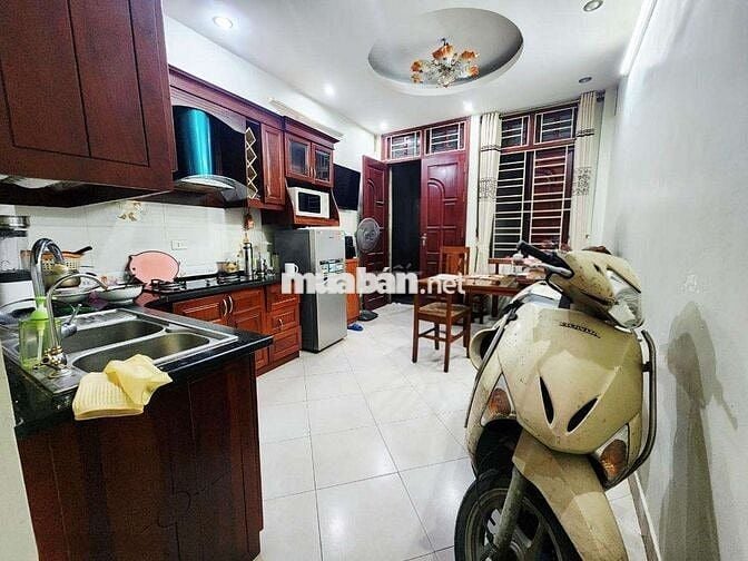 Nhà phố Hào Nam, vài nhà ra phố,  25m , 5 tầng,