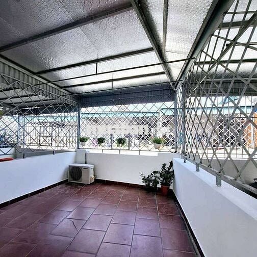 BÁN NHÀ THẠCH BÀN 30M2 XÂY 5 TẦNG 3 NGỦ TẶNG FULL NỘI THẤT , Ở SƯỚNG