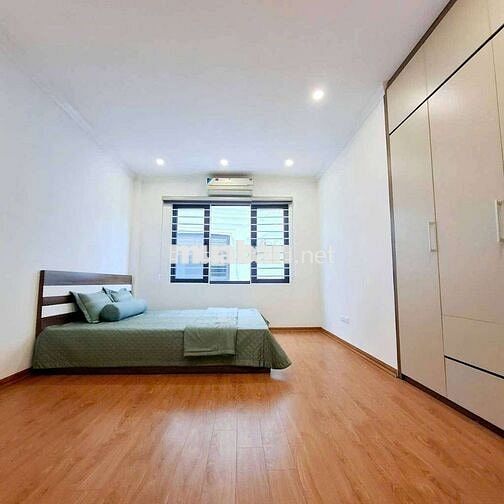 BÁN NHÀ THẠCH BÀN 30M2 XÂY 5 TẦNG 3 NGỦ TẶNG FULL NỘI THẤT , Ở SƯỚNG