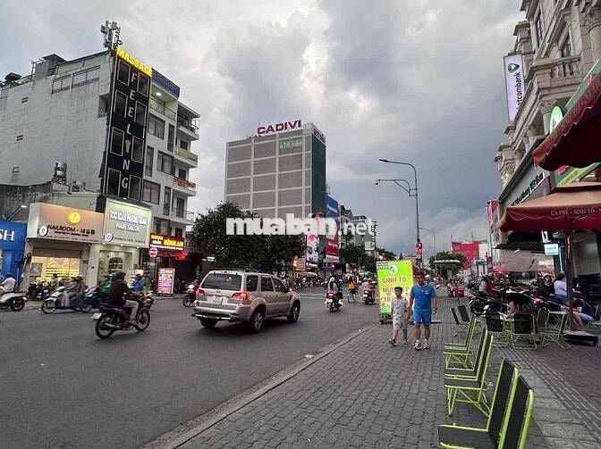 Nhà mặt tiền Nguyễn Văn Lượng có thang máy.