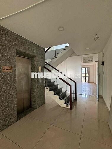 Nhà mặt tiền Nguyễn Văn Lượng có thang máy.